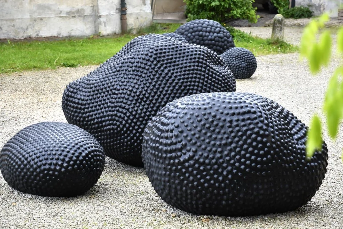 Blackberry Monoliths - Boulder carved in natural stone, JJM Stone Art UAE