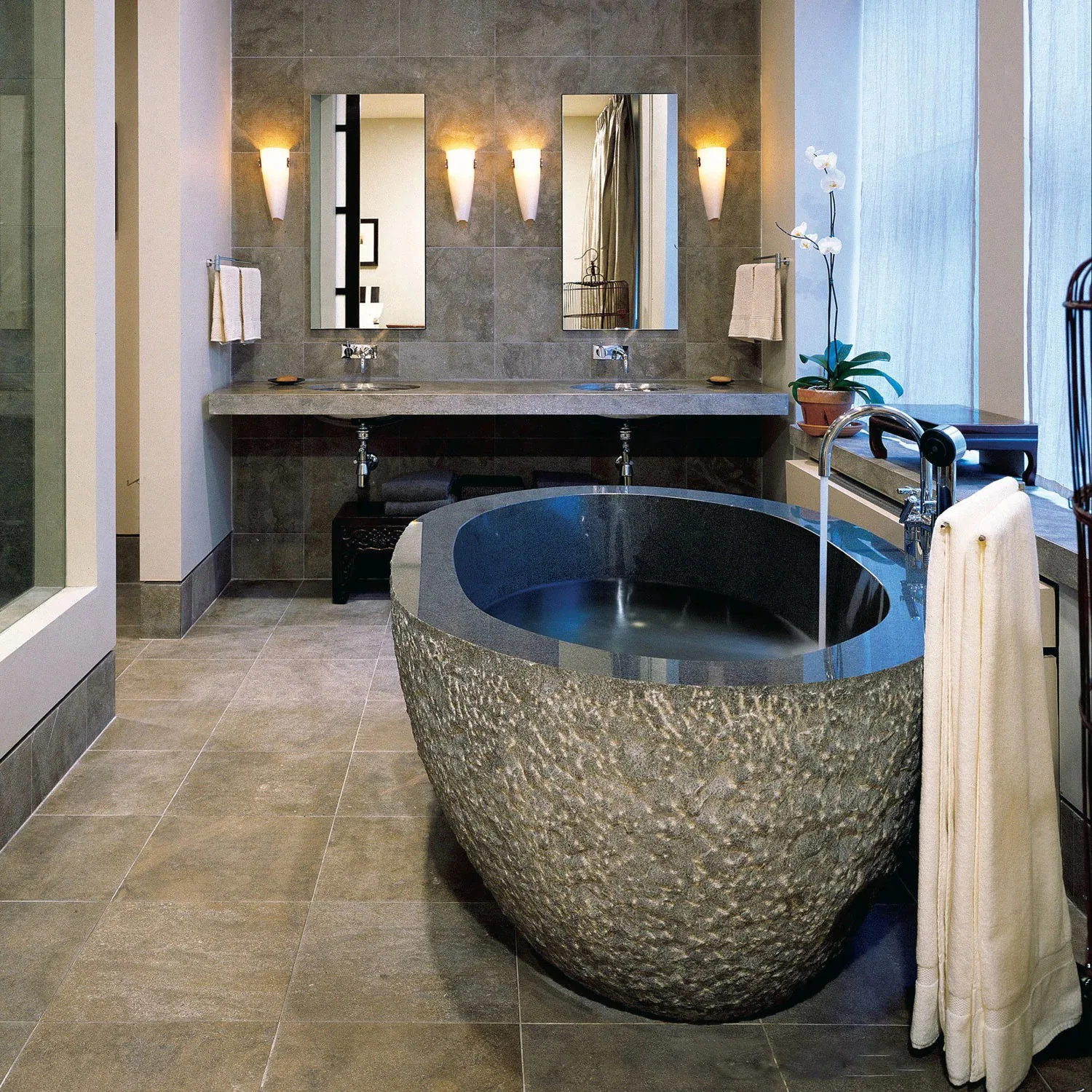 Oval Bathtub view 2