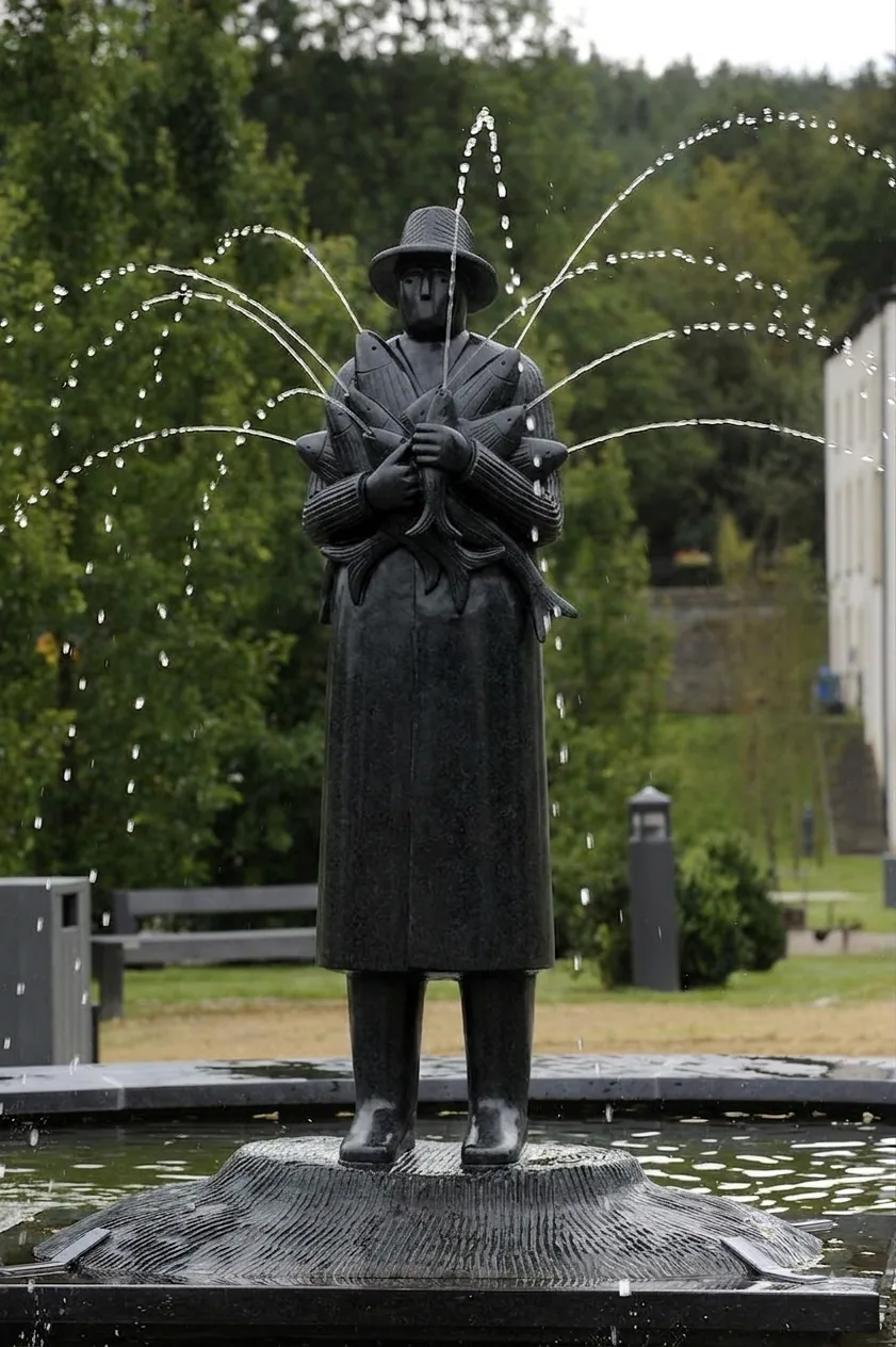 The Fisherman Fountain view 3